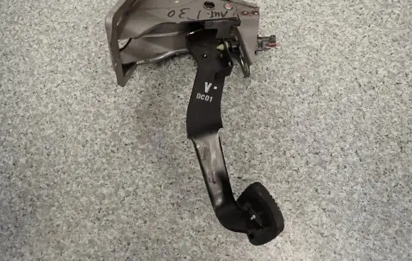 Nissan X-Trail T30 Pedal assembly 