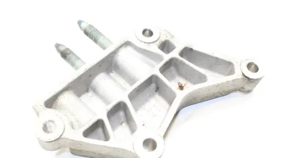 Hyundai ix35 Engine mounting bracket