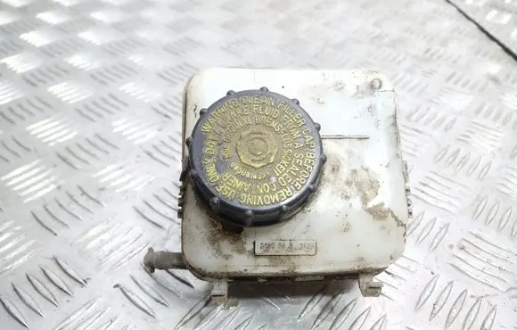 Brake fluid reservoir