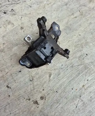 Skoda Fabia Mk1 (6Y) Engine mount bracket E8864