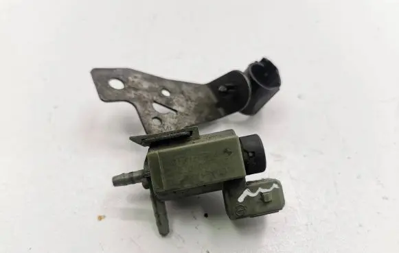BMW 5 E60 E61 Vacuum valve 7537612 08T07Z 70078400