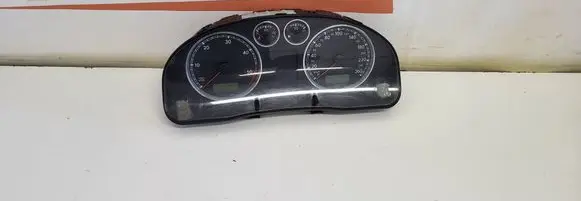 Volkswagen PASSAT B5.5 Speedometer (instrument cluster) 3B0920827A VWZ7Z0C6891850 310103034442