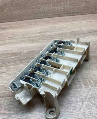 BMW 5 E39 Battery relay fuse 8365530