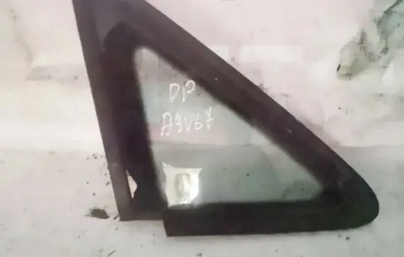 Volkswagen Touran I Front triangle window/glass