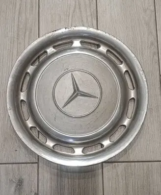 Mercedes-Benz W123 R14 wheel hub/cap/trim 