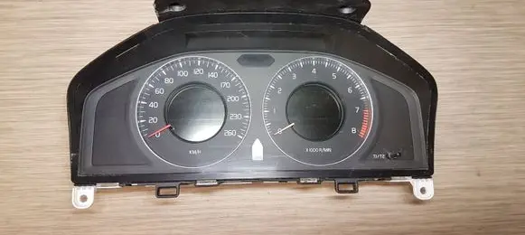 Volvo V70 Speedometer (instrument cluster) 31254534AA