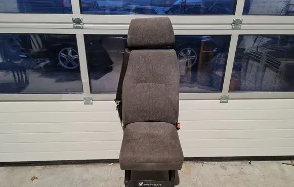Iveco Daily 30.8 - 9 Second row seats 