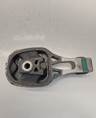 Peugeot 208 I Engine mount bracket 9824116780
