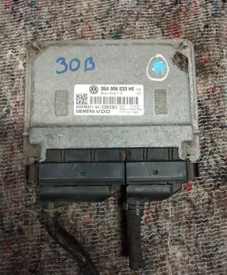 Seat Altea Engine control unit/module 06A906033HE 5WP4037104