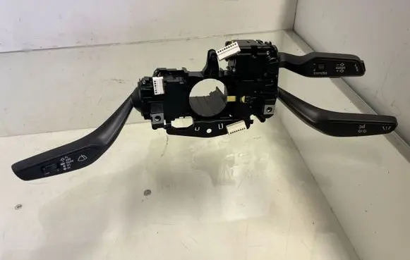 Wiper turn signal indicator stalk/switch