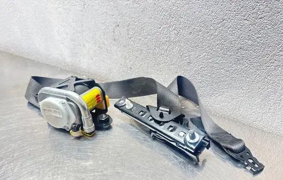 Opel Insignia A Front seatbelt 12848365 M111 211201