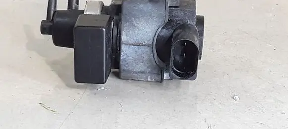 Audi A4 S4 B6 8E 8H Turbo solenoid valve 8E0906628