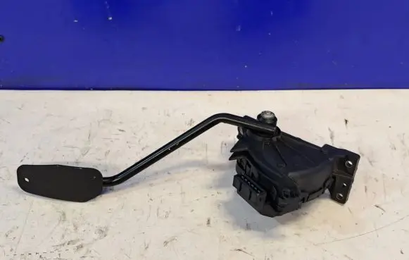 Volvo XC90 Accelerator throttle pedal 30683519