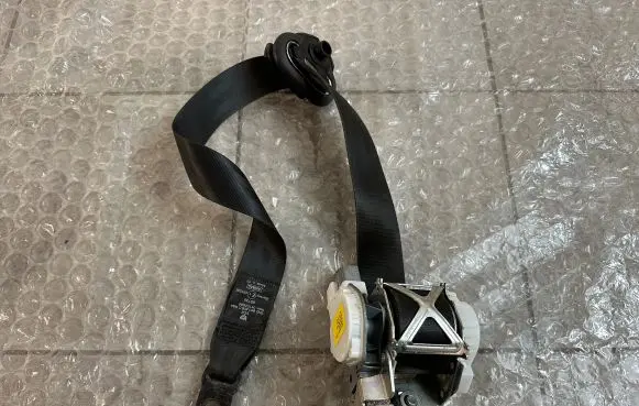 Volkswagen Amarok Front seatbelt 2H0857806C 34107644 65736