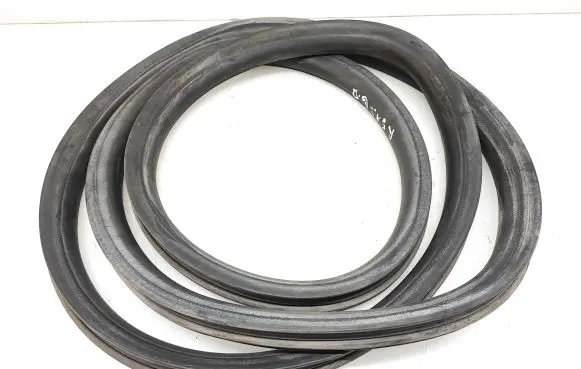 Volkswagen Caddy Sliding door rubber seal 