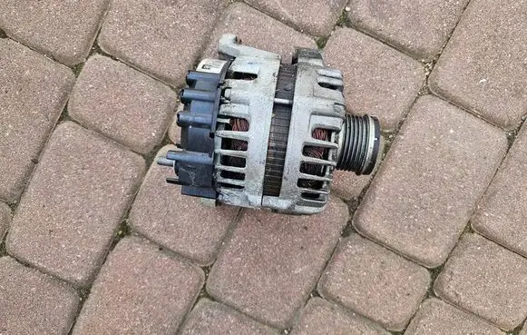 Opel Mokka Generator/alternator 13588289