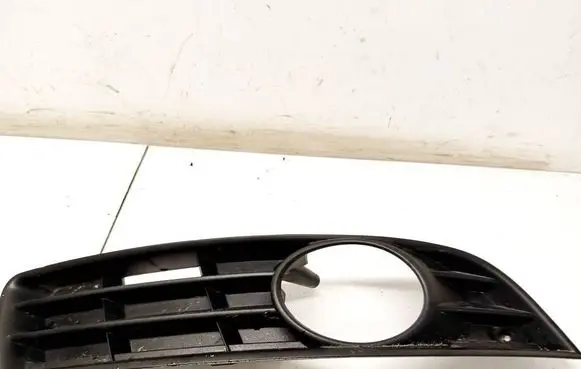 Volkswagen PASSAT B6 Front bumper lower grill 3C0853666A