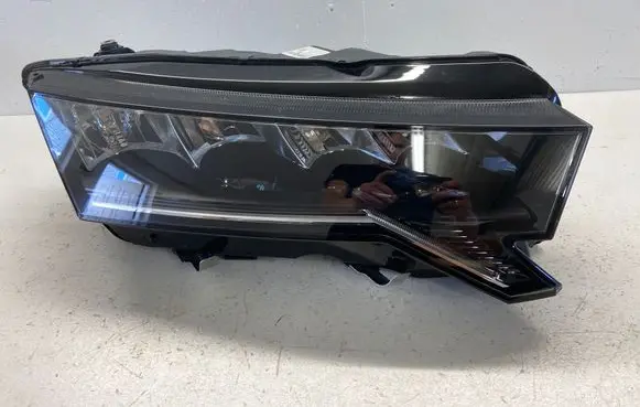 Skoda Octavia Mk4 Headlight/headlamp 5E4941010 0301134232AA LE22A6497