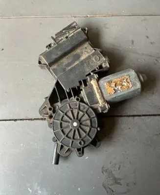 Ford Galaxy Front door window regulator motor 113760
