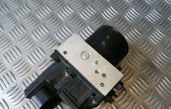 Skoda Fabia Mk1 (6Y) ABS Pump 6Q0614117E 0265800003