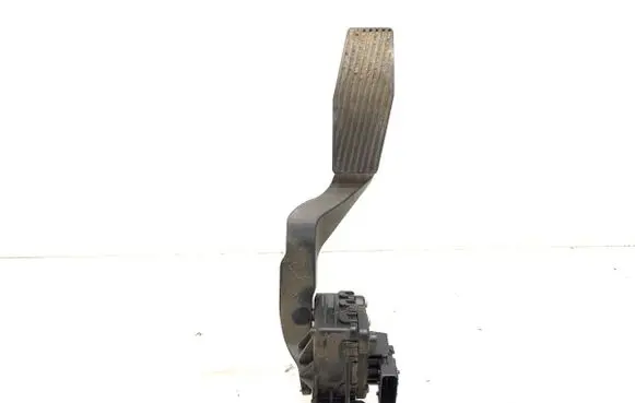 Accelerator throttle pedal