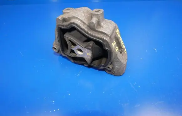 Land Rover Evoque I Engine mount vacuum valve TR8070H18