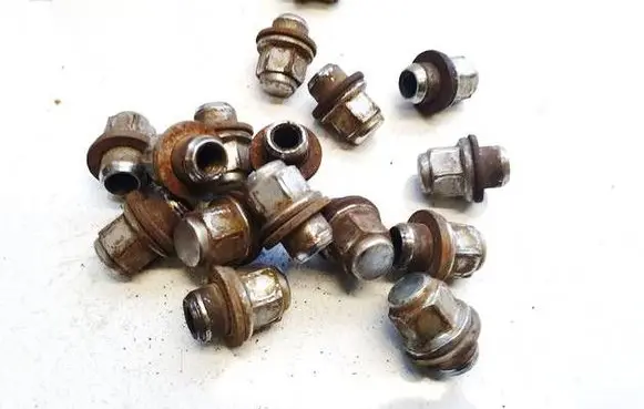 Toyota Corolla Verso E121 Nuts/bolts 