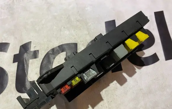 Volkswagen Crafter Fuse module 518817028