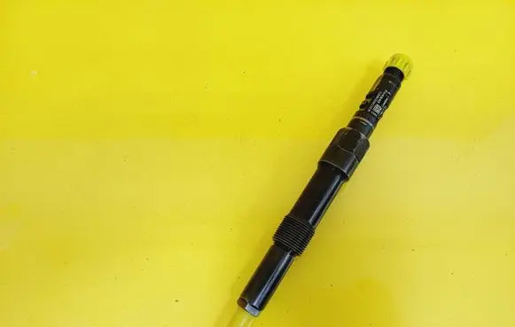 Fuel injector