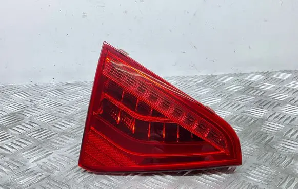 Audi A5 8T 8F Tailgate rear/tail lights 8T0945093C