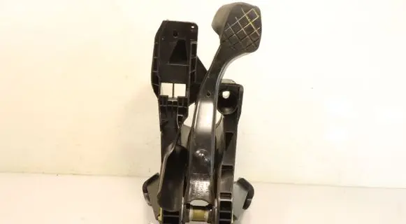 Skoda Octavia Mk3 (5E) Clutch pedal 