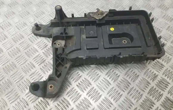 Battery tray
