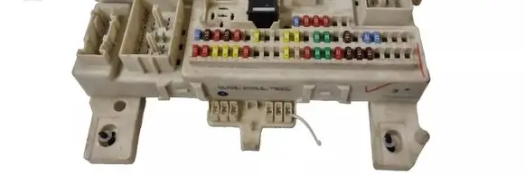 Mazda 3 I Fuse module BS3E66730E 07AUG01 519199061