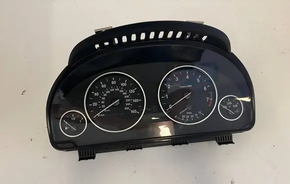 BMW X4 F26 Speedometer (instrument cluster) 17649411