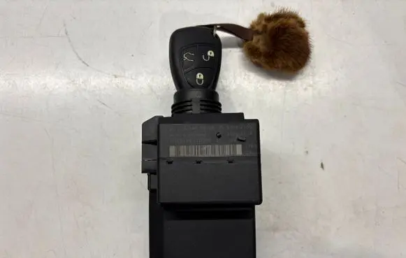 Mercedes-Benz C W203 Ignition lock 2035450508
