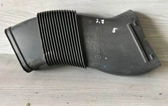 Mercedes-Benz E W211 Air intake hose/pipe A6120940287