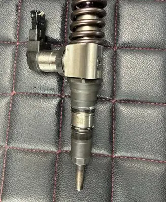 Volkswagen PASSAT B6 Fuel injector 03G130 022010 070915