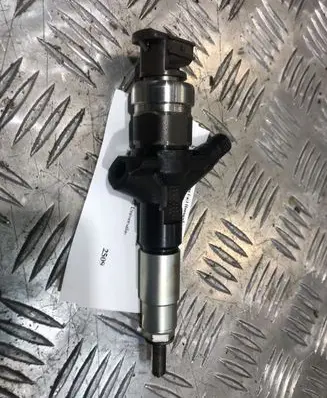 Subaru Legacy Fuel injector 16613AA030 07L01704