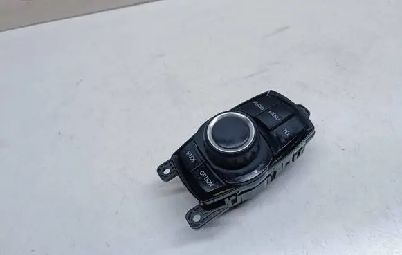 Head unit multimedia control