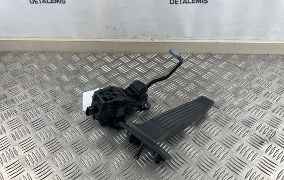 Toyota RAV 4 (XA50) Accelerator throttle pedal 7811042070