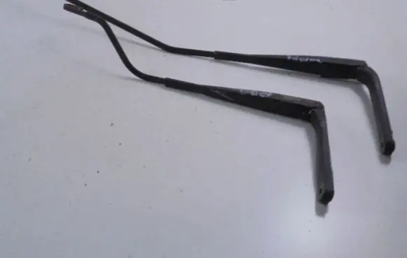 Front wiper blade arm