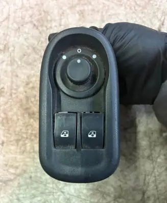 Renault Master III Electric window control switch 8200637849