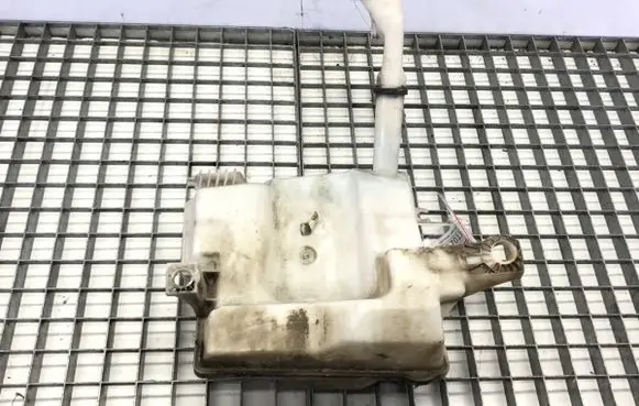 Ford Focus Windshield washer fluid reservoir/tank BV61-17B613-AC
