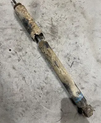 Mitsubishi Pajero Rear shock absorber/damper