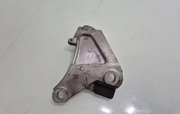 Honda Civic Engine mounting bracket 