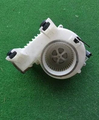 Toyota RAV 4 (XA40) Hybrid/electric vehicle battery fan G9230-48070