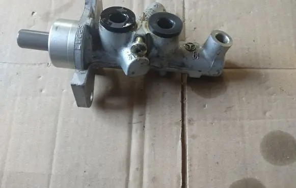 Master brake cylinder
