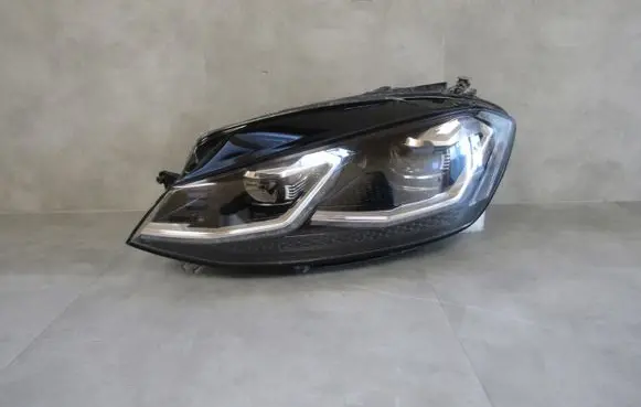 Volkswagen Golf VII Headlight/headlamp