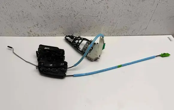 BMW X1 F48 F49 Front door lock 7281931