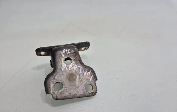 Land Rover Freelander Front door lower hinge 
